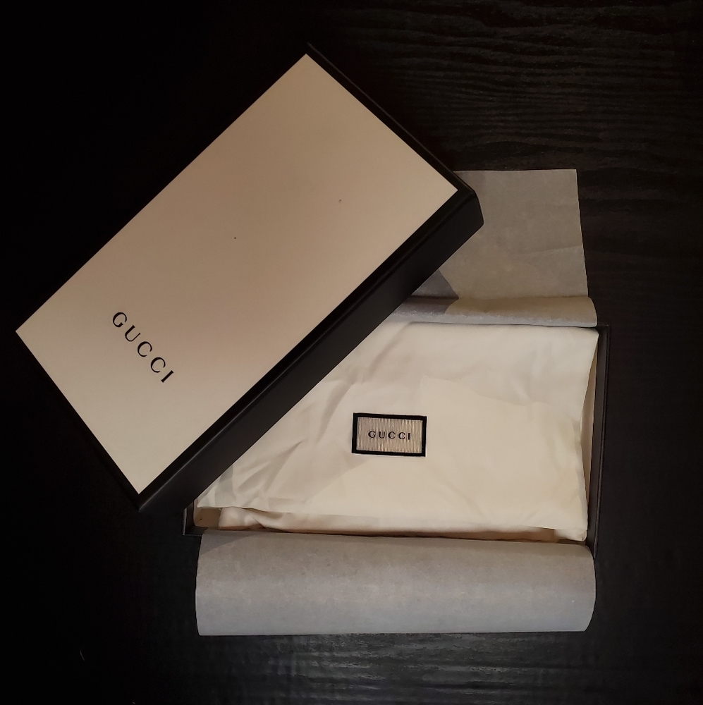 Gucci GG Vintage Style Canvas Wristlet - Picture 6 of 6